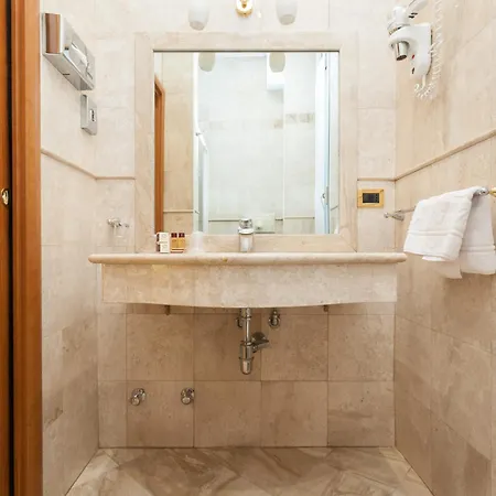 Fiorella Ξενοδοχείο 3*